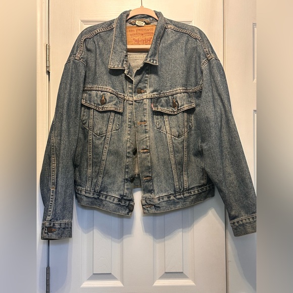 Levi's Jackets & Blazers - VINTAGE/MINT CONDITION - Looks new. 90’s Vintage women’s M Levi’s denim jacket